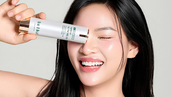 Model holding product